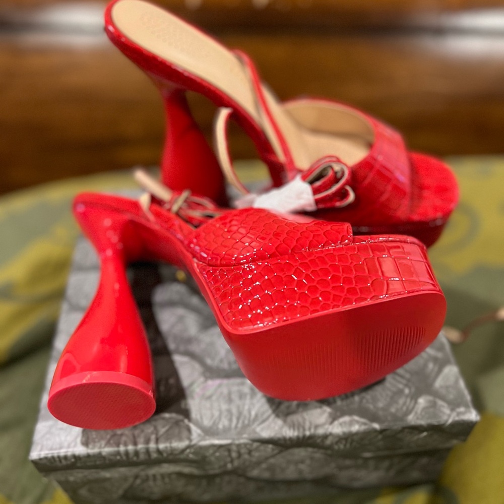 Red Pumps - Picture 3 of 5